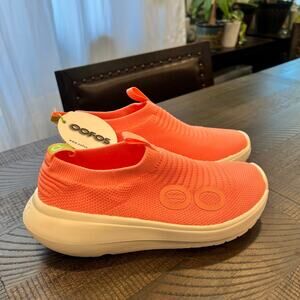 Oofos melon comfort shoes NWT 8 women